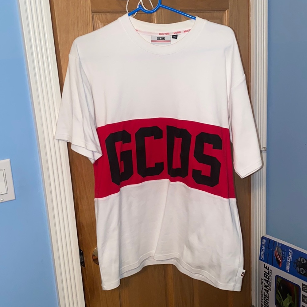 GCDS WHITE BLACK AND RED T SHIRT
